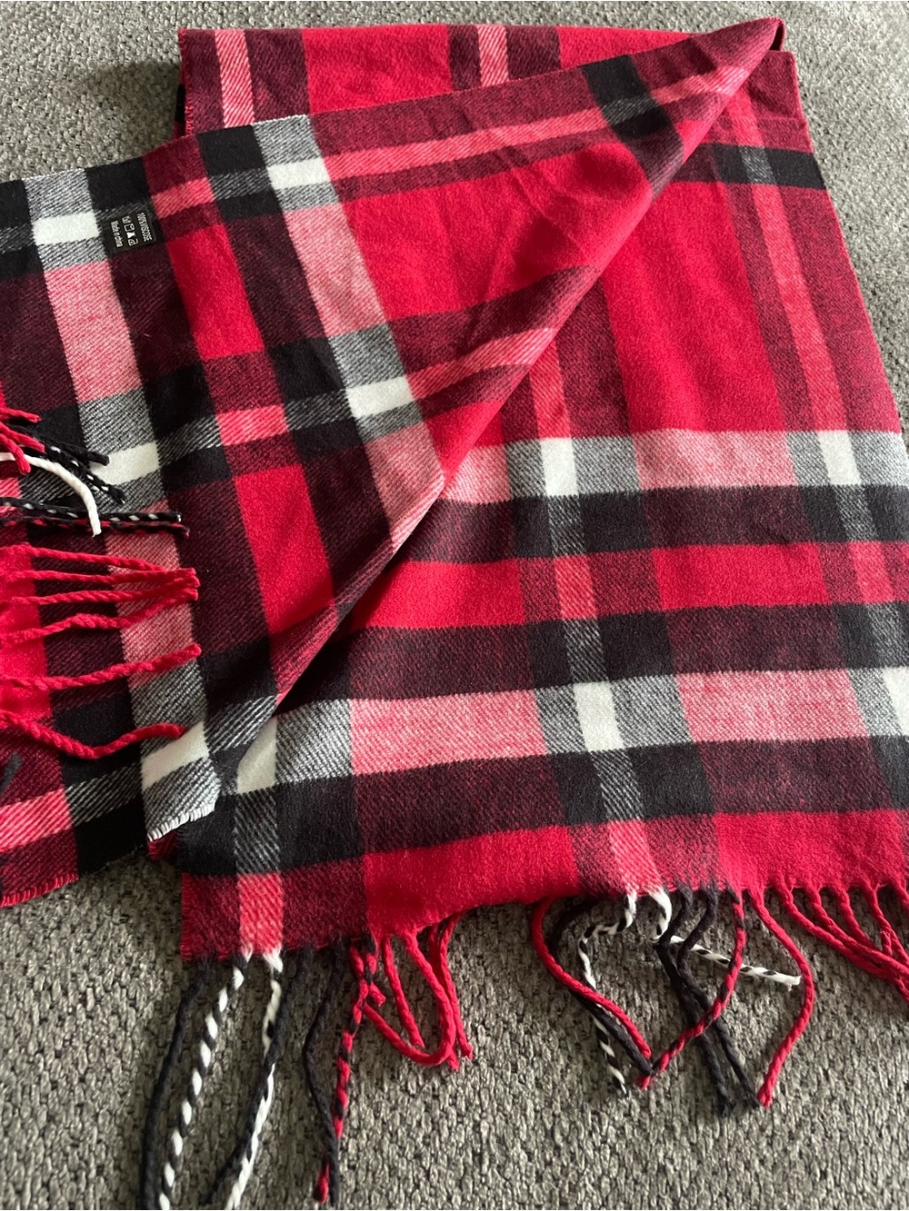 Red Fashion scarf new without tags
